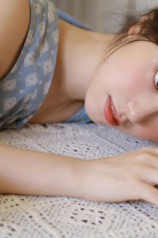 躺着把JIJI向上摁平然后揉搓